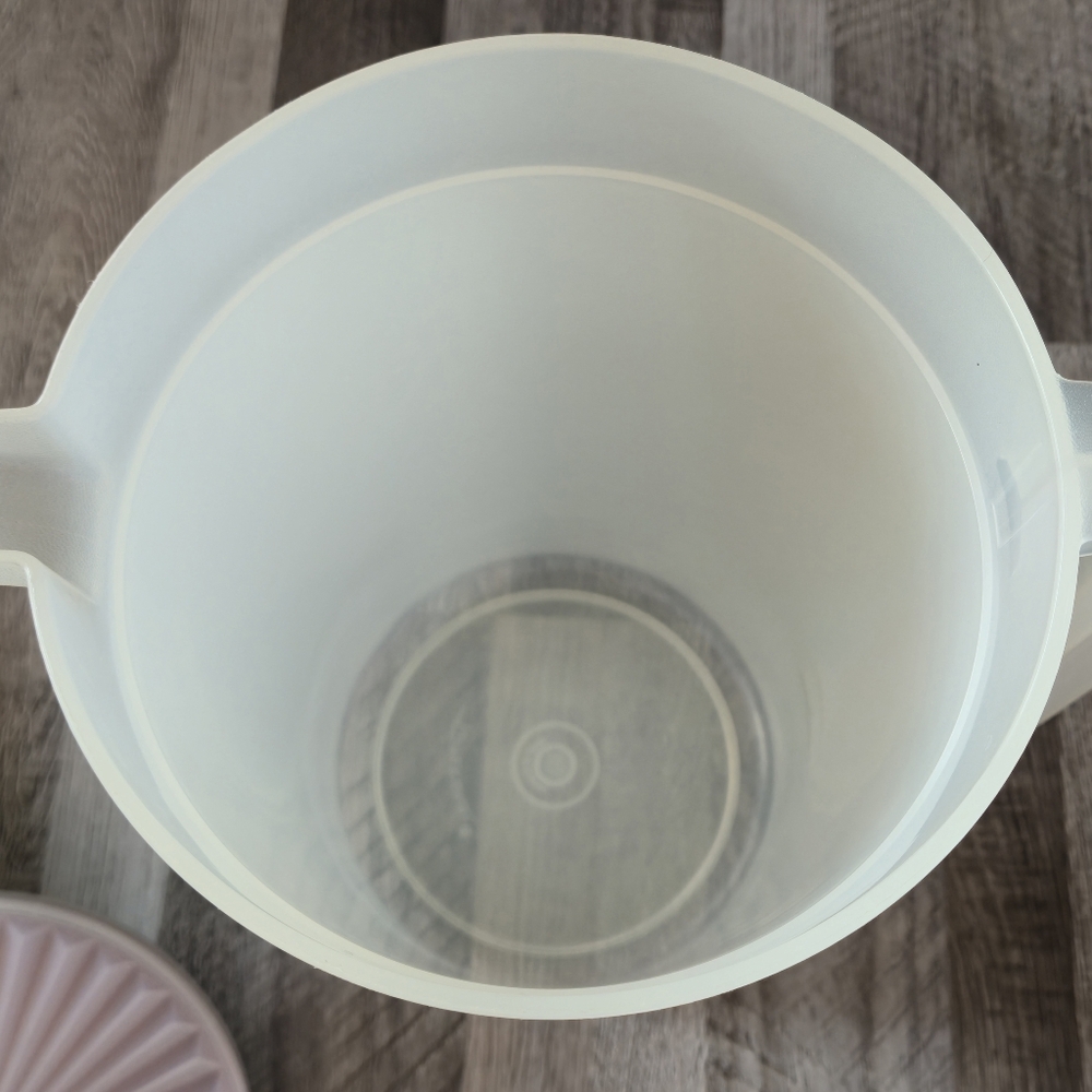 Tupperware 4L Gallon Servalier Pitcher Red Push Button Lid Vtg Sheer White - Picture 6 of 8